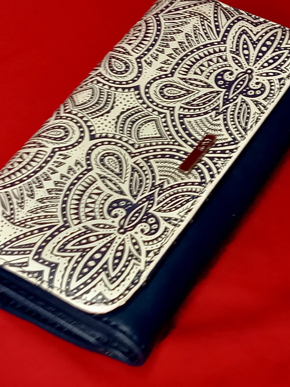 NEW Women's Roxy White Floral and navy blue wallet
